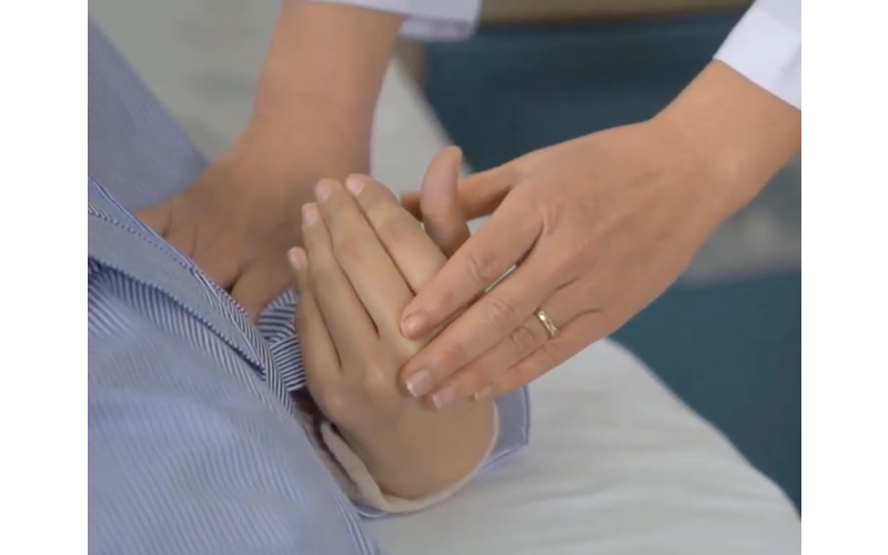 Các bài tập tay cho bệnh nhân sau mổ nạo hạch nách trong ung thư vú