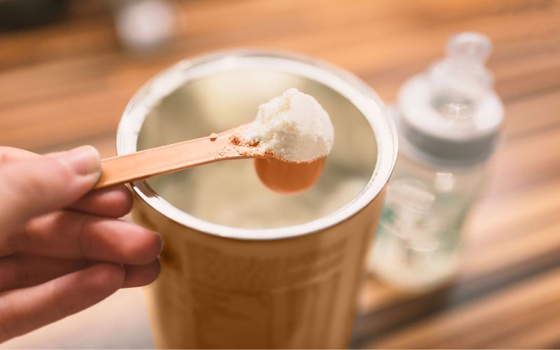 Làm sao uống sữa mà không bị đầy bụng khó tiêu